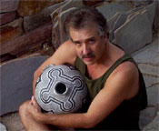 artist3.jpg (28409 bytes)